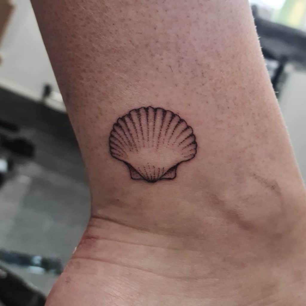 Seashell tattoo with big meanings 4